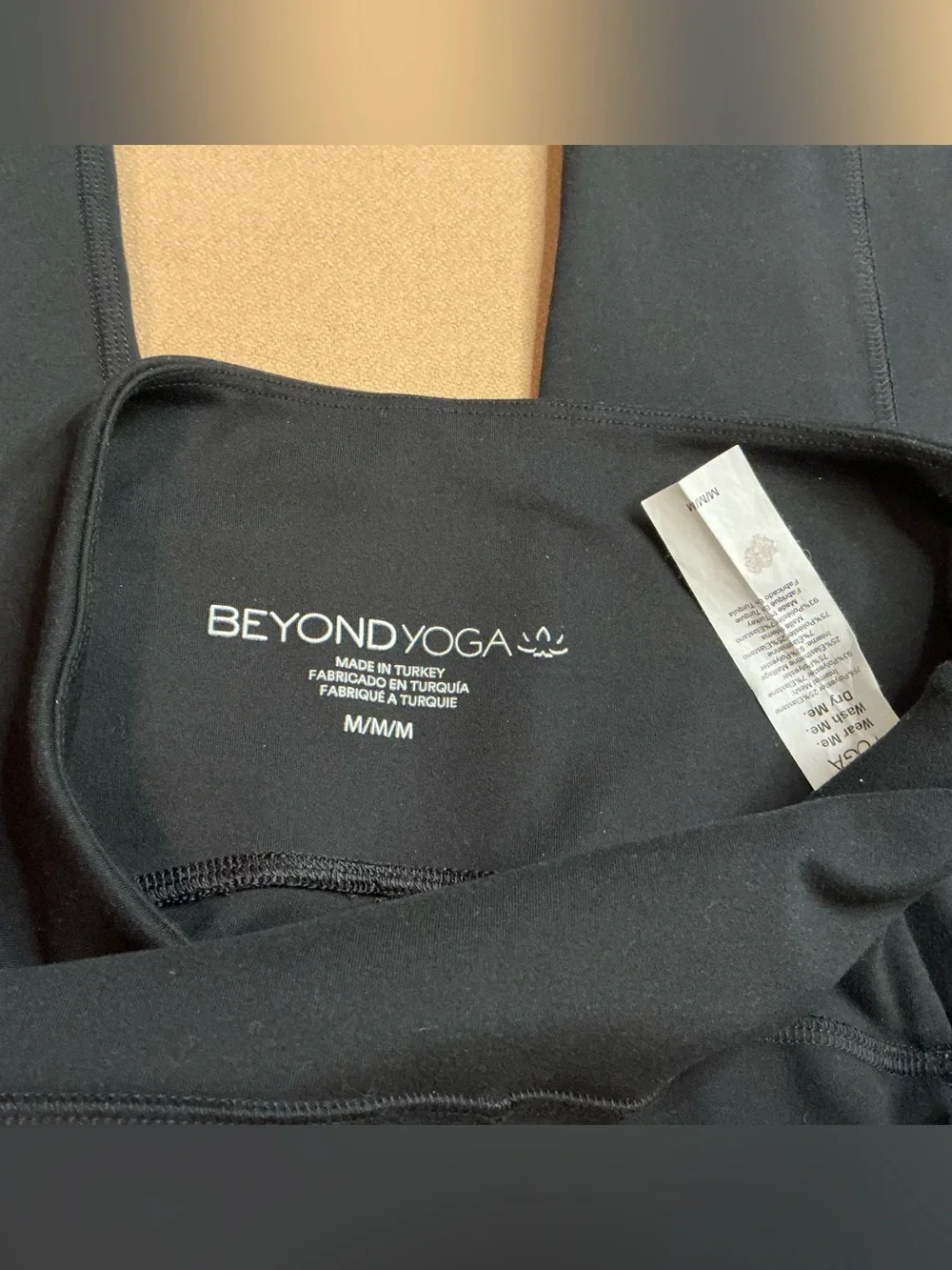 🖤 Beyond Yoga Powerbeyond Strive High Waist Pocket Midi Leggings 🖤 Medium - Picture 16 of 16